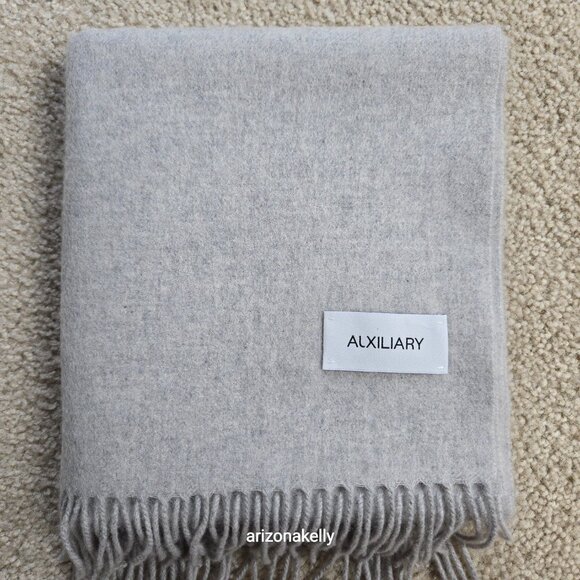 Alxiliary Accessories - NWOT Alxiliary Cashmere Scarf Light Grey Aritzia